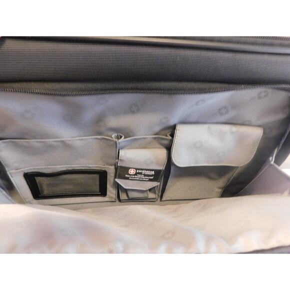 Wenger Swiss Army Laptop Computer Case Carry On Shoulder/Messenger Bag - Picture 3 of 8